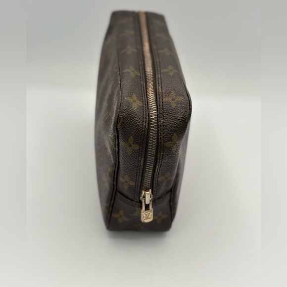 Louis Vuitton Monogram Toilette 23 Clutch - Picture 7 of 12